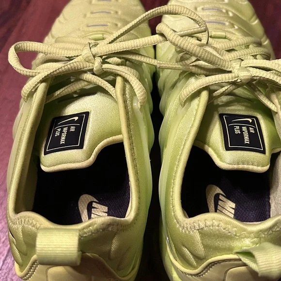 NiIKE AIR VAPORMAX PLUS - Picture 9 of 10